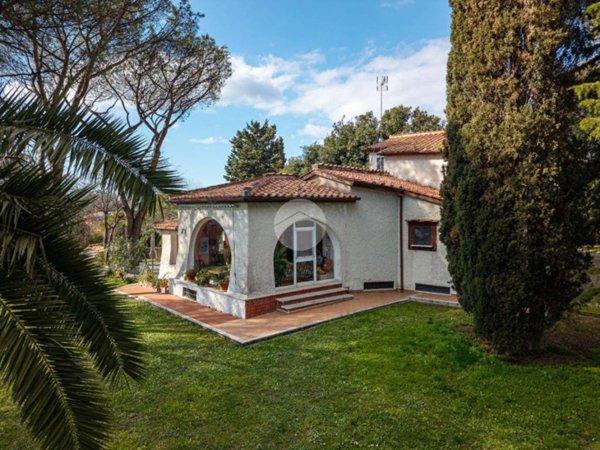 casa indipendente in vendita a Roma in zona Massimina/Casal Lumbroso