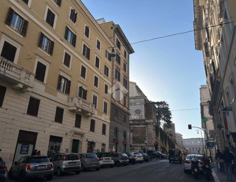 appartamento in vendita a Roma in zona Rione Monti/Campitelli