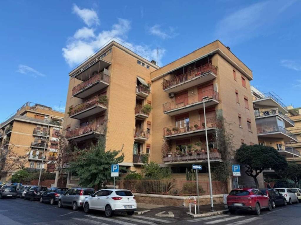 appartamento in vendita a Roma in zona Ostia