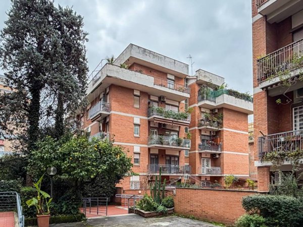 appartamento in vendita a Roma in zona Gianicolense