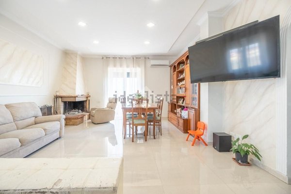 appartamento in vendita a Roma in zona Lunghezza