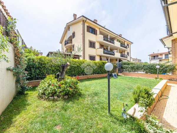 casa indipendente in vendita a Roma in zona Lunghezza