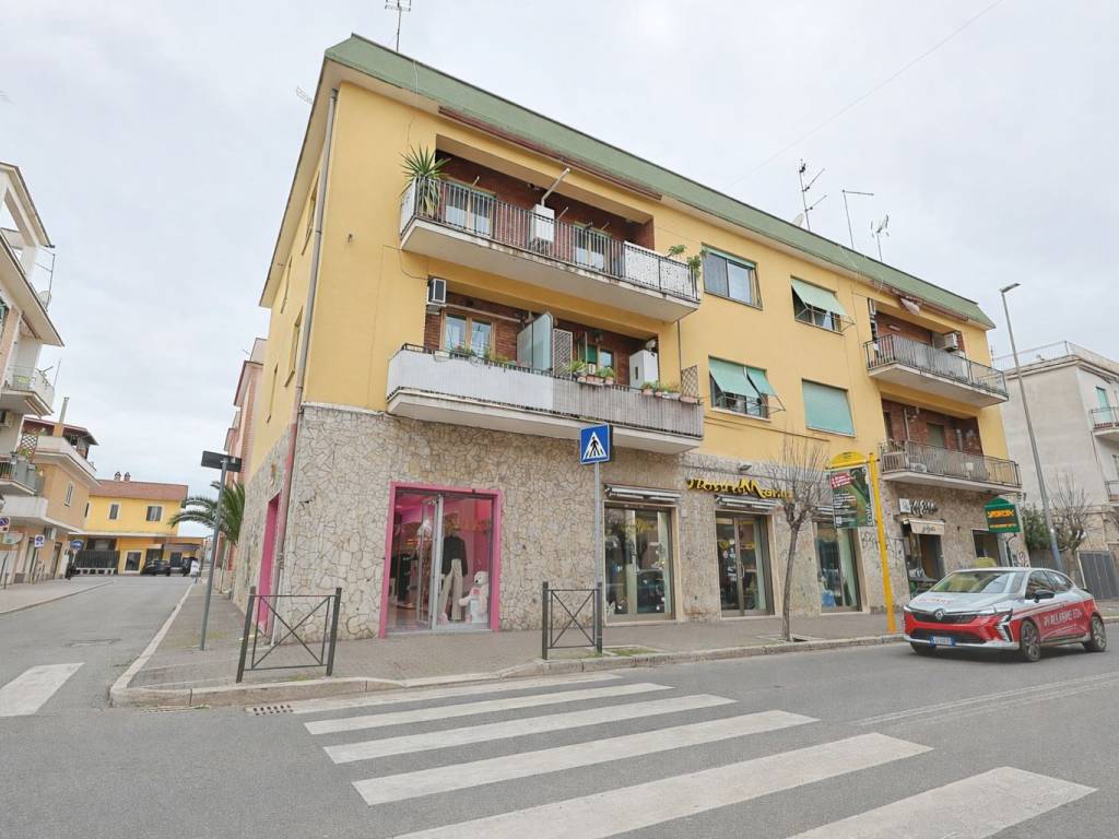 appartamento in vendita a Roma in zona Acilia
