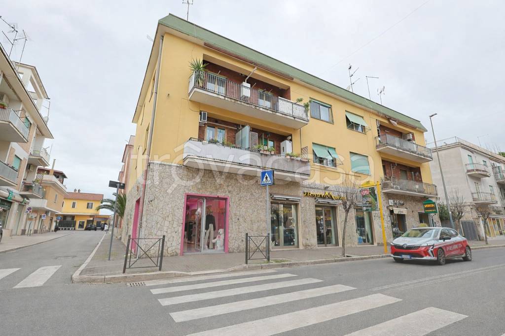 appartamento in vendita a Roma in zona Acilia