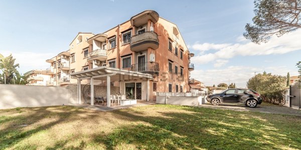 appartamento in vendita a Roma in zona Infernetto