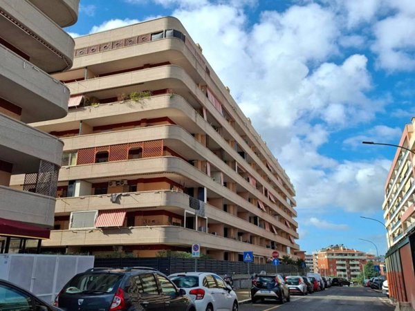 appartamento in vendita a Roma in zona Fonte Laurentina