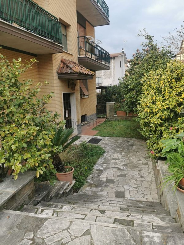 appartamento in vendita a Roma in zona Torrione Cerquetta