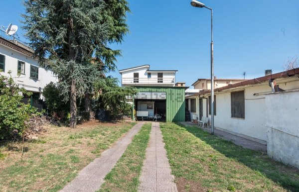 appartamento in vendita a Roma in zona Giardini di Corcolle