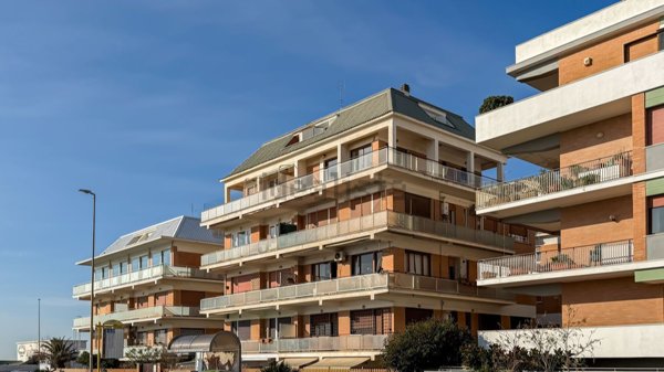 appartamento in vendita a Roma in zona Ostia
