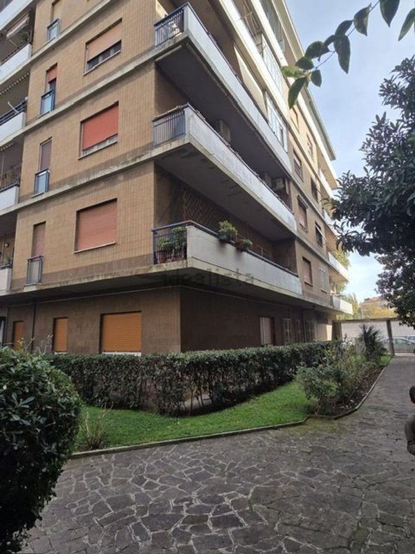appartamento in vendita a Roma in zona Ostia