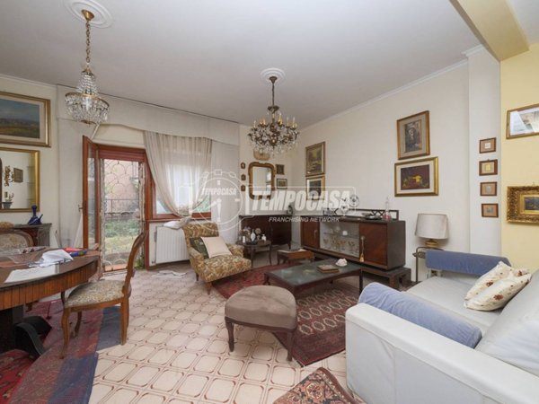 appartamento in vendita a Roma in zona Tomba di Nerone