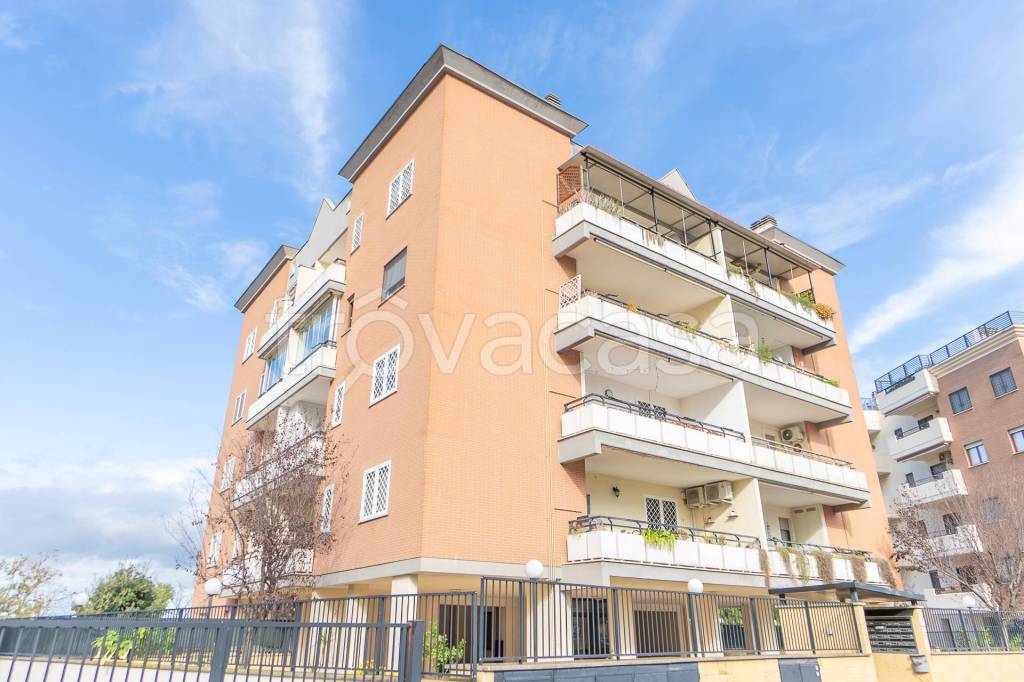 appartamento in vendita a Roma in zona Casalotti