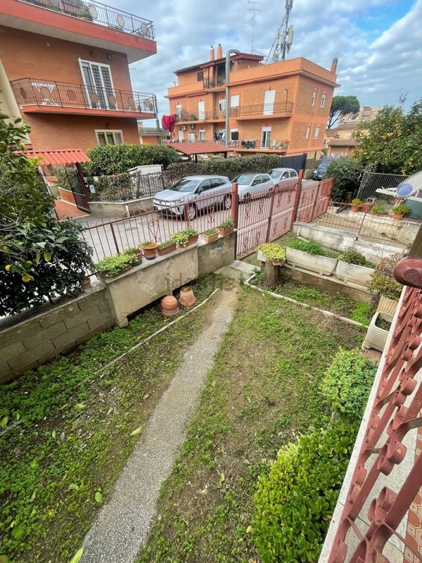 appartamento in vendita a Roma in zona Acilia