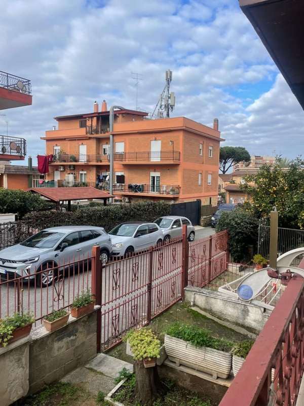 appartamento in vendita a Roma in zona Acilia