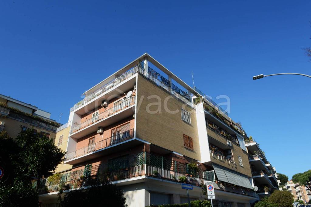 appartamento in vendita a Roma in zona Tor di Quinto