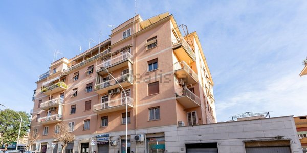 appartamento in vendita a Roma in zona Prenestino-Labicano