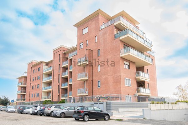 appartamento in vendita a Roma in zona Case Rosse