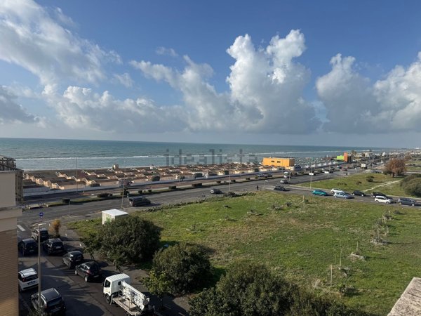 appartamento in vendita a Roma in zona Ostia
