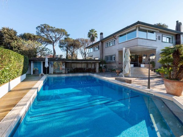 casa indipendente in vendita a Roma in zona Casal Palocco