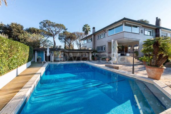 casa indipendente in vendita a Roma in zona Casal Palocco