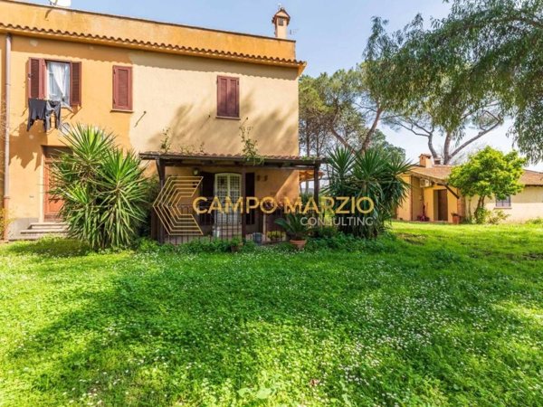 casa indipendente in vendita a Roma in zona Sette Bagni