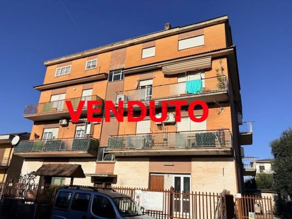 appartamento in vendita a Roma in zona Torre Gaia