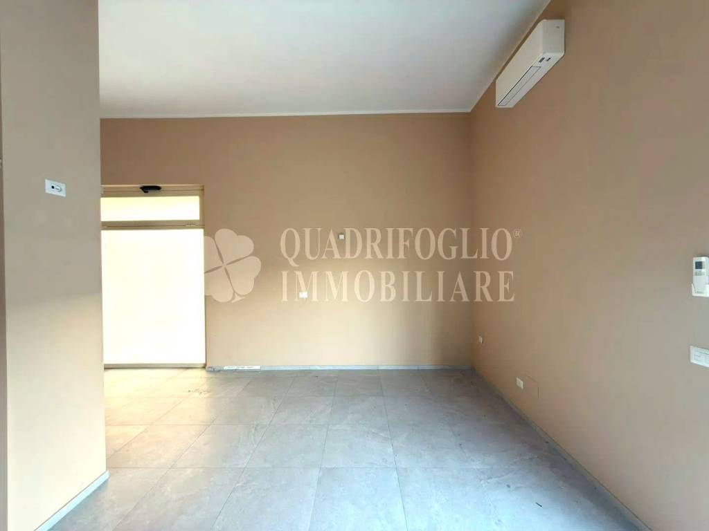 negozio in vendita a Roma in zona Prenestino-Labicano
