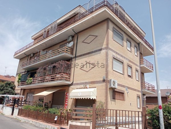 appartamento in vendita a Roma in zona Torrione Cerquetta