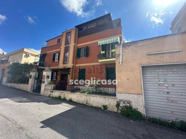 appartamento in vendita a Roma in zona Corviale