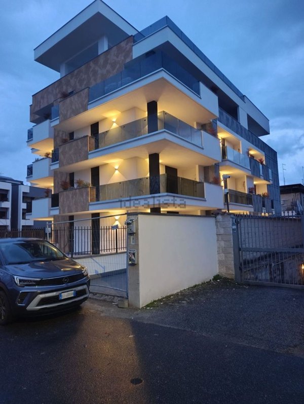 appartamento in vendita a Roma in zona Tor Bella Monaca