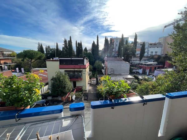 appartamento in vendita a Roma in zona Tomba di Nerone