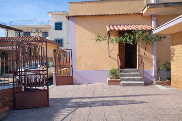 casa indipendente in vendita a Roma in zona Finocchio