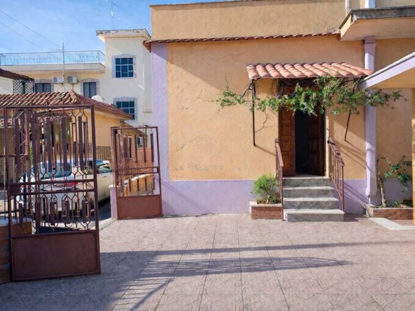 casa indipendente in vendita a Roma in zona Finocchio