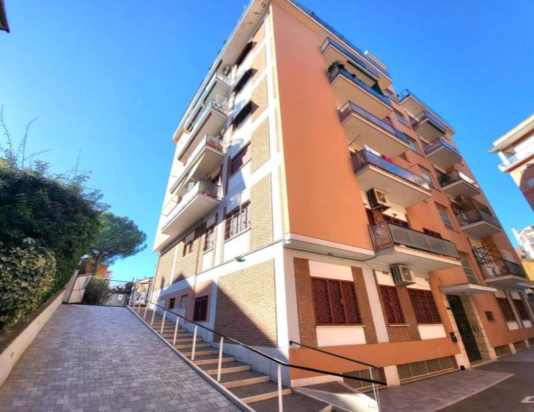 appartamento in vendita a Roma in zona Gianicolense