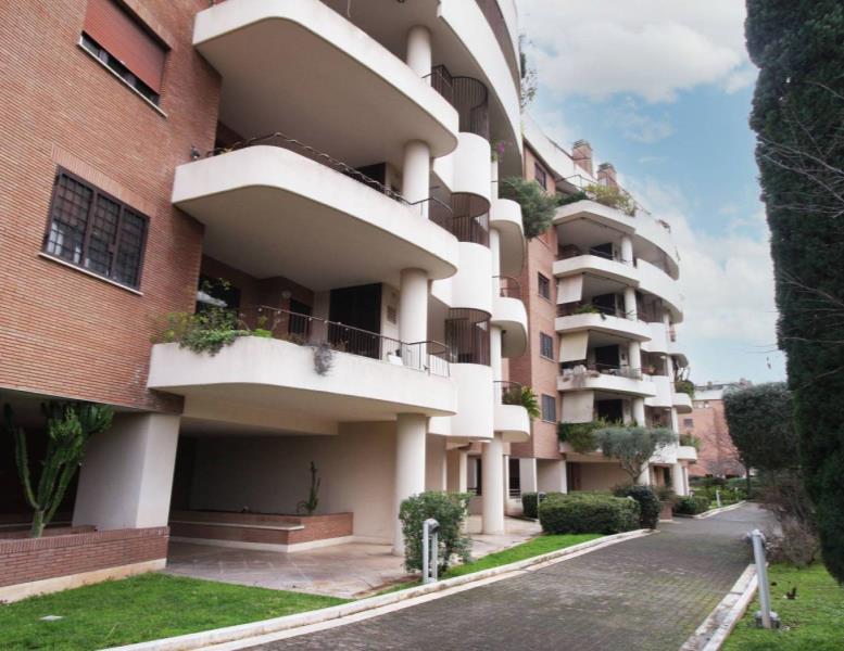 appartamento in vendita a Roma in zona Ardeatino