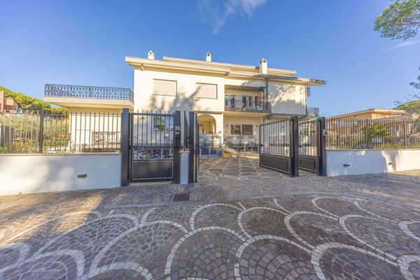 appartamento in vendita a Roma in zona Torre Gaia