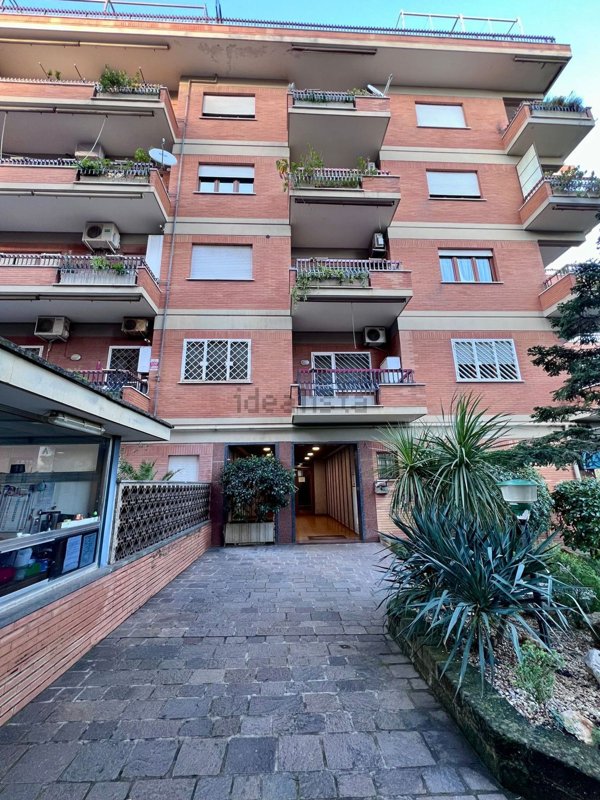 appartamento in vendita a Roma in zona Ostia