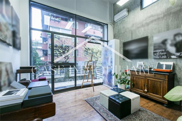 locale commerciale in vendita a Roma in zona Tor di Quinto