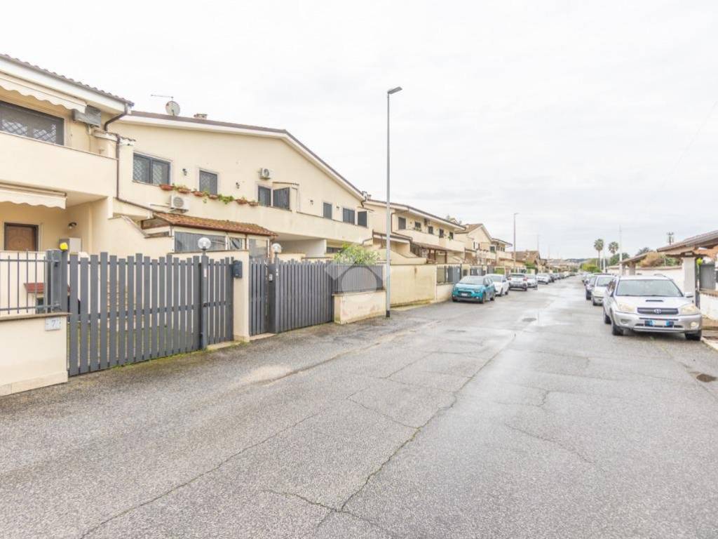 casa indipendente in vendita a Roma in zona Infernetto