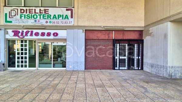 negozio in vendita a Roma in zona Torre Gaia