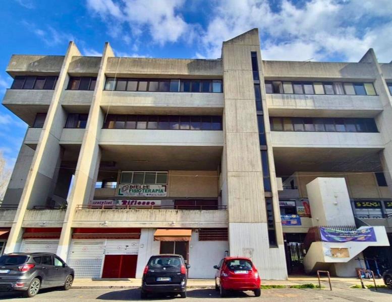 locale commerciale in vendita a Roma in zona Torre Gaia