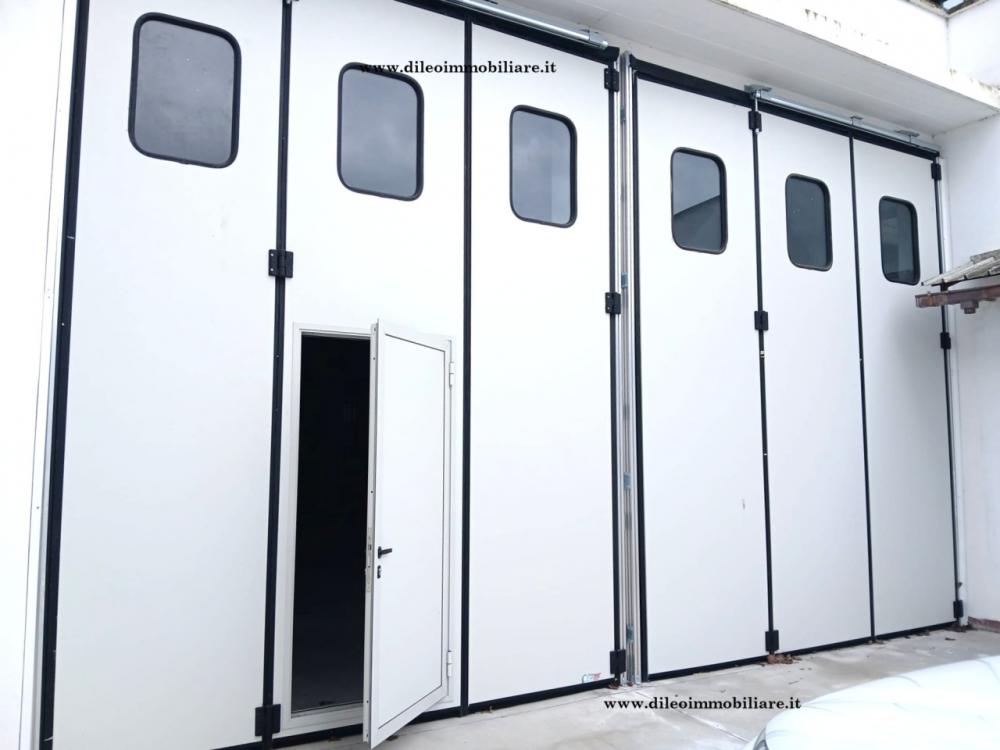 capannone in vendita a Roma