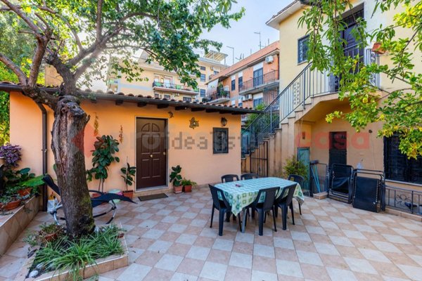 appartamento in vendita a Roma in zona Tor Bella Monaca