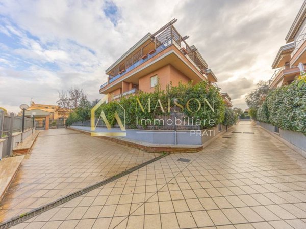 appartamento in vendita a Roma in zona Osteria del Curato