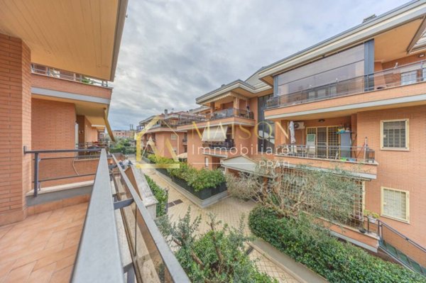 appartamento in vendita a Roma in zona Osteria del Curato