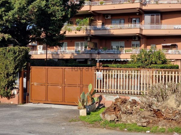 casa indipendente in vendita a Roma in zona Casal Morena