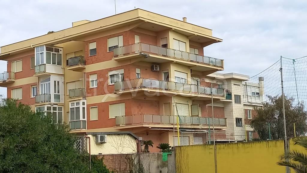appartamento in vendita a Roma in zona Ostia