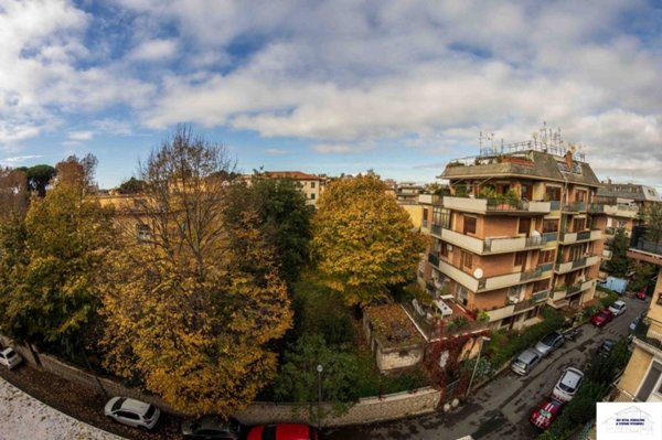 appartamento in vendita a Roma in zona Tomba di Nerone