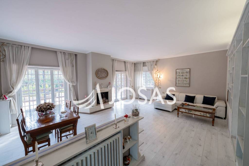 casa indipendente in vendita a Roma in zona Axa