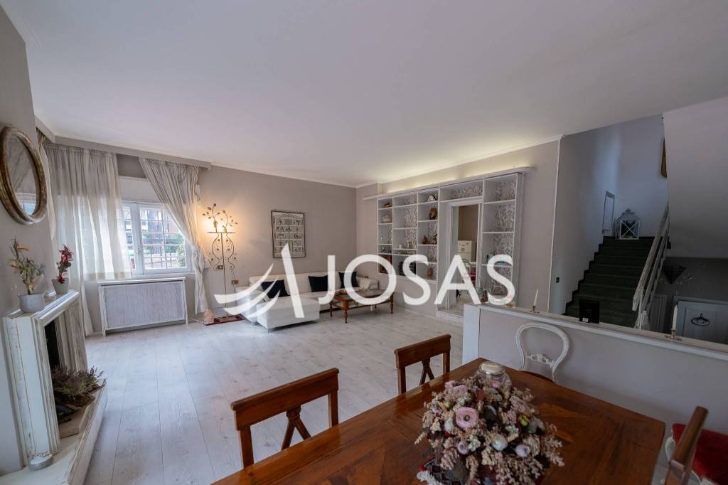 casa indipendente in vendita a Roma in zona Axa